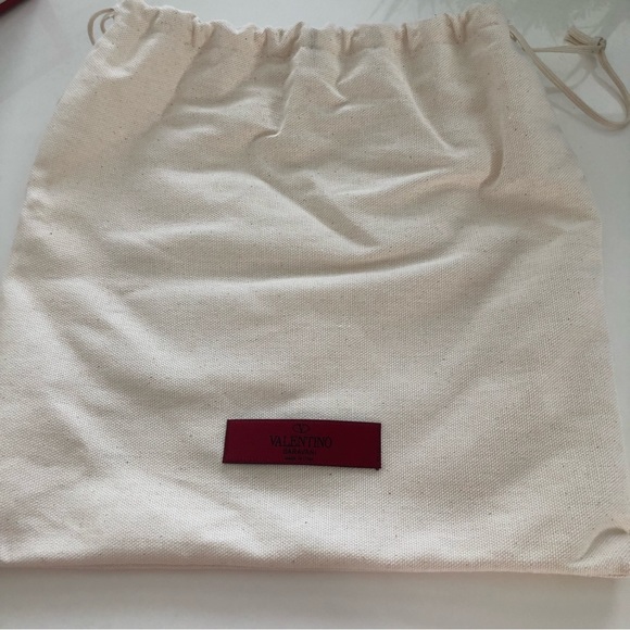 Only used twice, left in bag entire time. Purchased from Ssense. - Picture 3 of 4